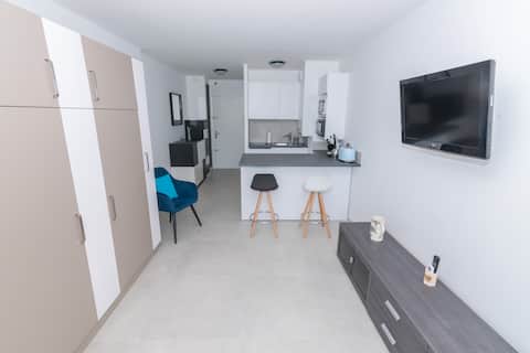 Top performing Airbnb: Sea view studio 3 mn from the beach near Antibes in Vallauris