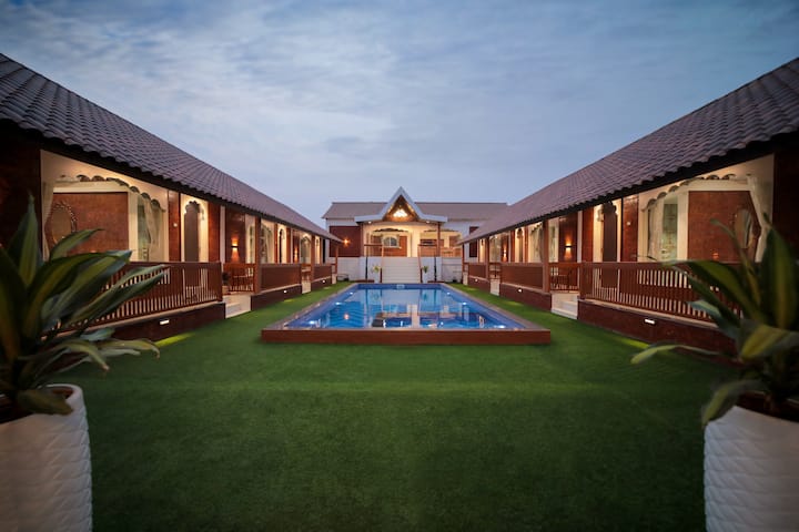 Monarch 6BR Villa Late night party hall & Turf