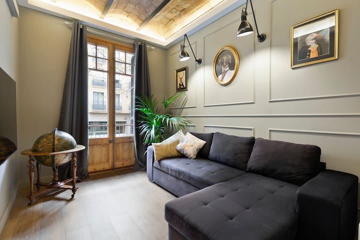 Eixample Escape 3BR Apartment near Sagrada Família gallery image 3