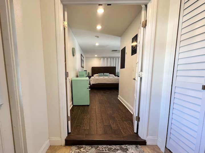 Private Master Suite W/ King Bed + Pool Access - Lakeland, FL