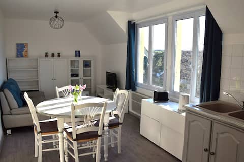 Popular Airbnb listing: Duplex 200m beach • bright • Jullouville in Jullouville