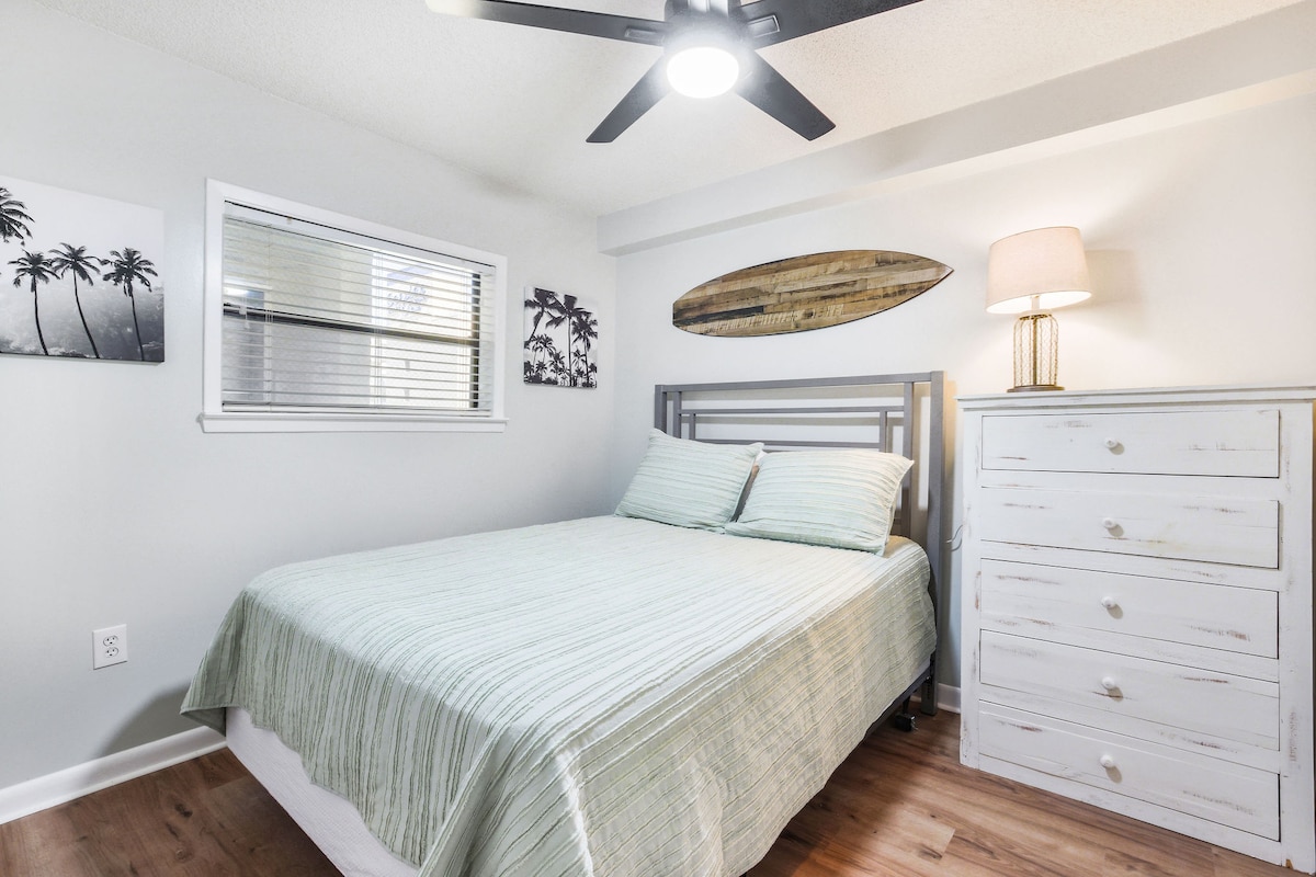 BR #2 ina kitanda cha malkia. 