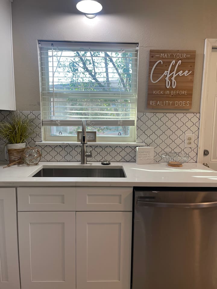 Completely Updated 2 Bedroom 1 Bath Home - New Braunfels, TX
