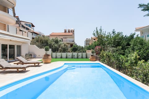 Cheerful 4 bedroom villa with private pool