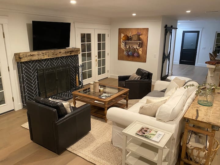 West Side Farmhouse, With Vineyard Views - Lake Nacimiento, CA