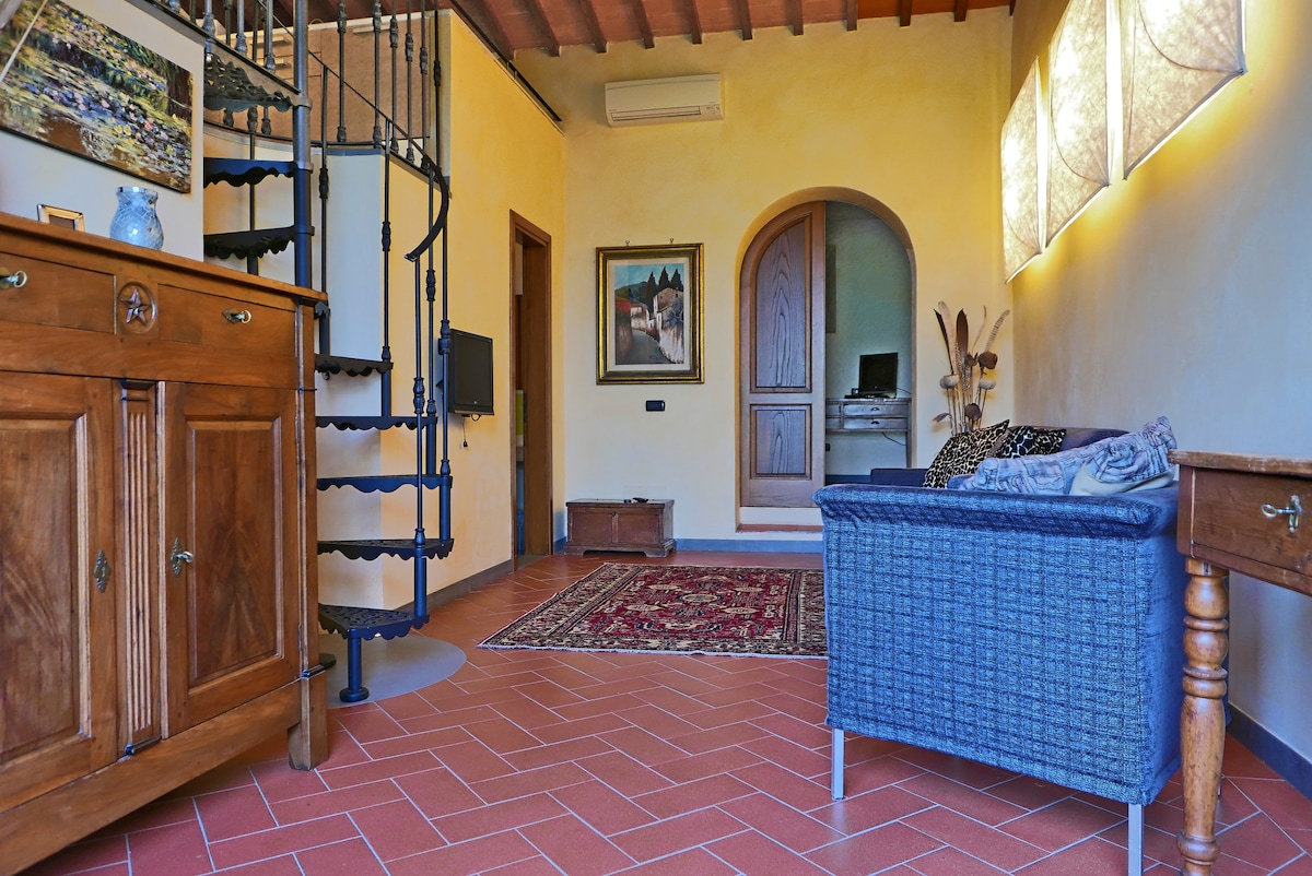 Popular Airbnb listing: Vacation Home in the Florentine Hills-T in Scandicci