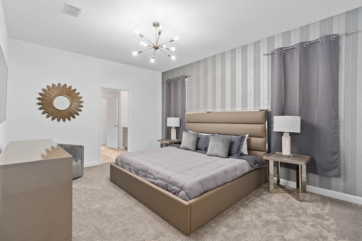 主卧带套房卫生间 