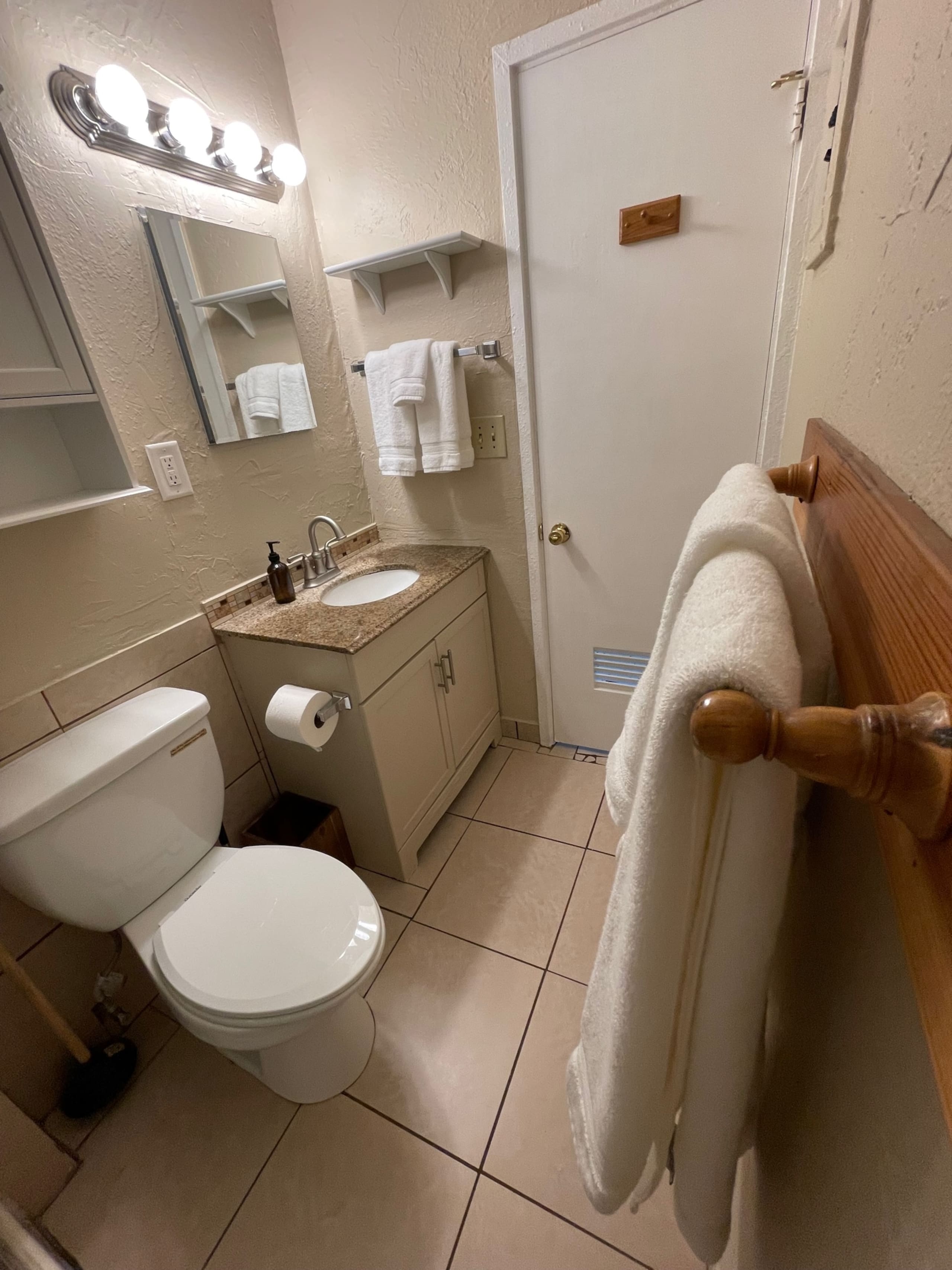 Condo in Kailua-Kona · ★4.88 · 1 bedroom · 1 bed · 1 bath - Image 27