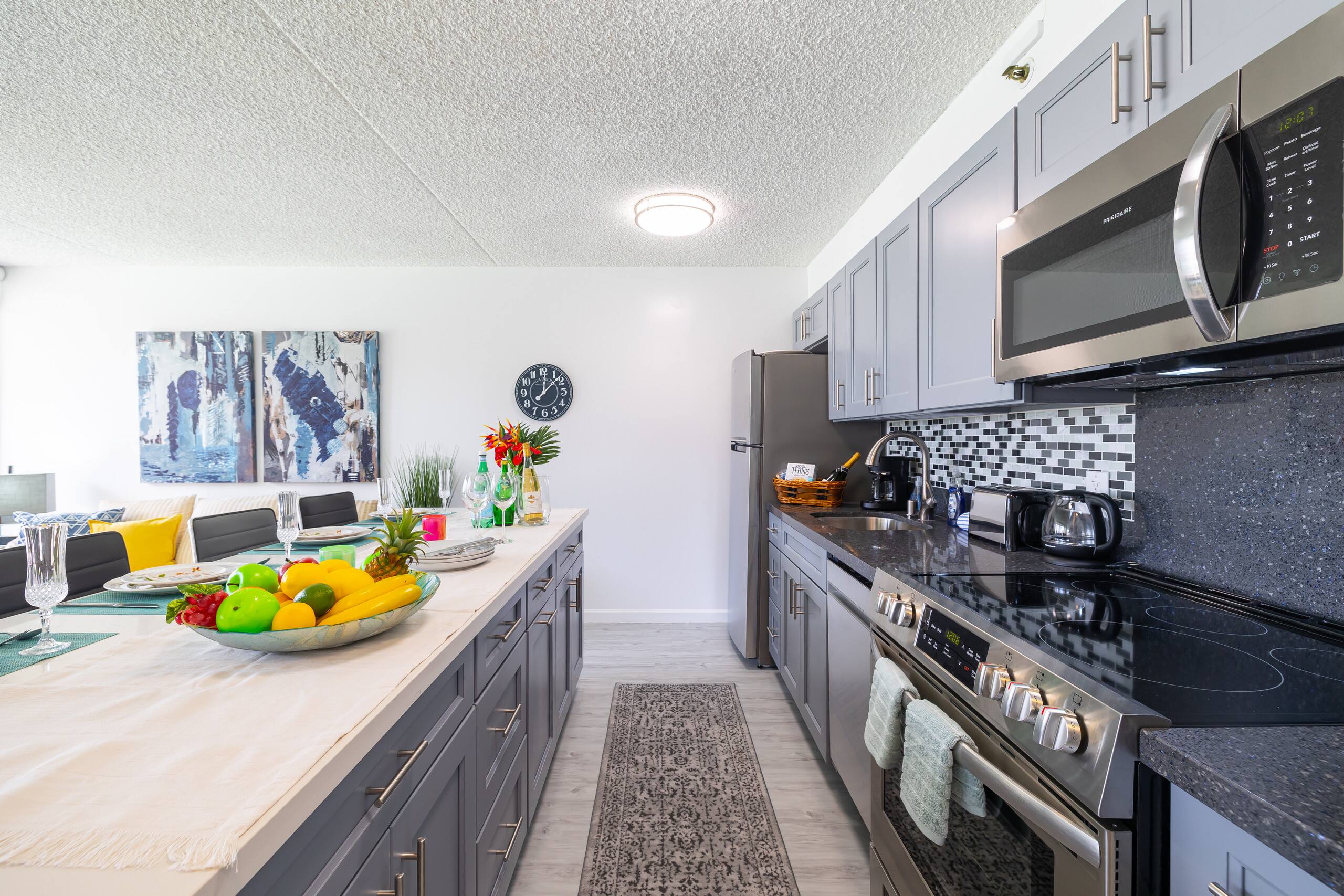 Condo in Honolulu · ★4.83 · 1 bedroom · 2 beds · 1 private bath - Image 9