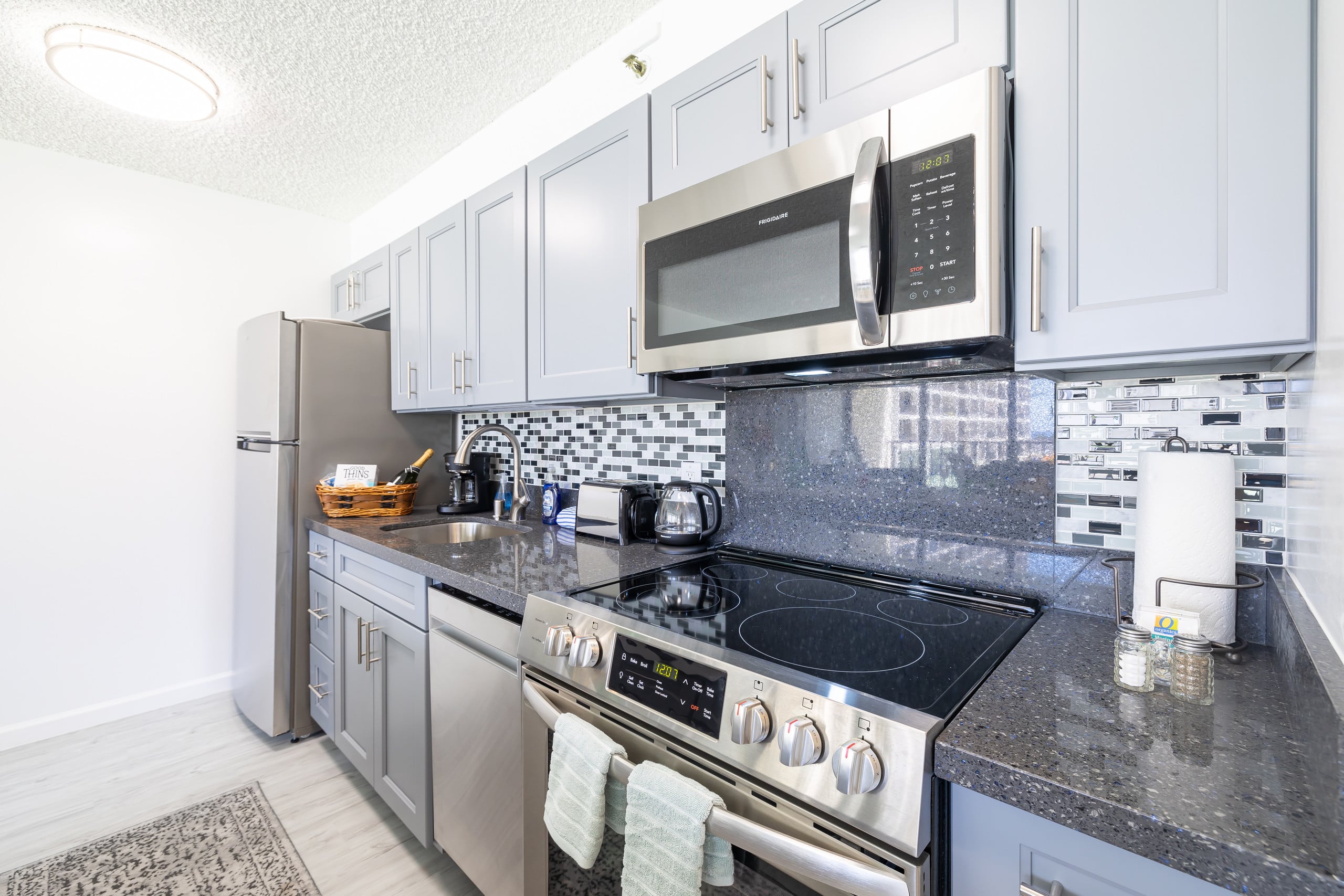 Condo in Honolulu · ★4.83 · 1 bedroom · 2 beds · 1 private bath - Image 7