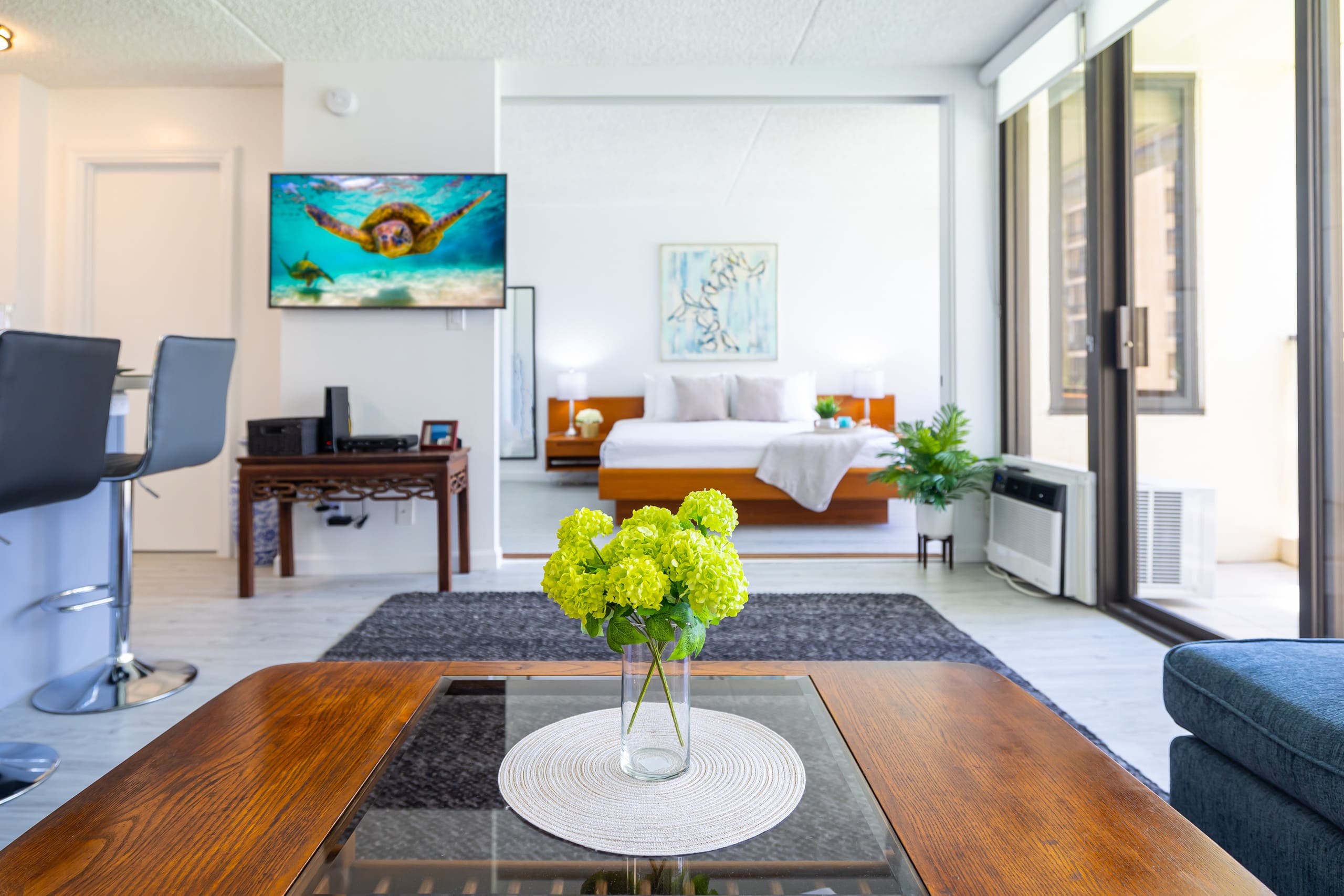 Condo in Honolulu · ★4.83 · 1 bedroom · 2 beds · 1 private bath - Image 5