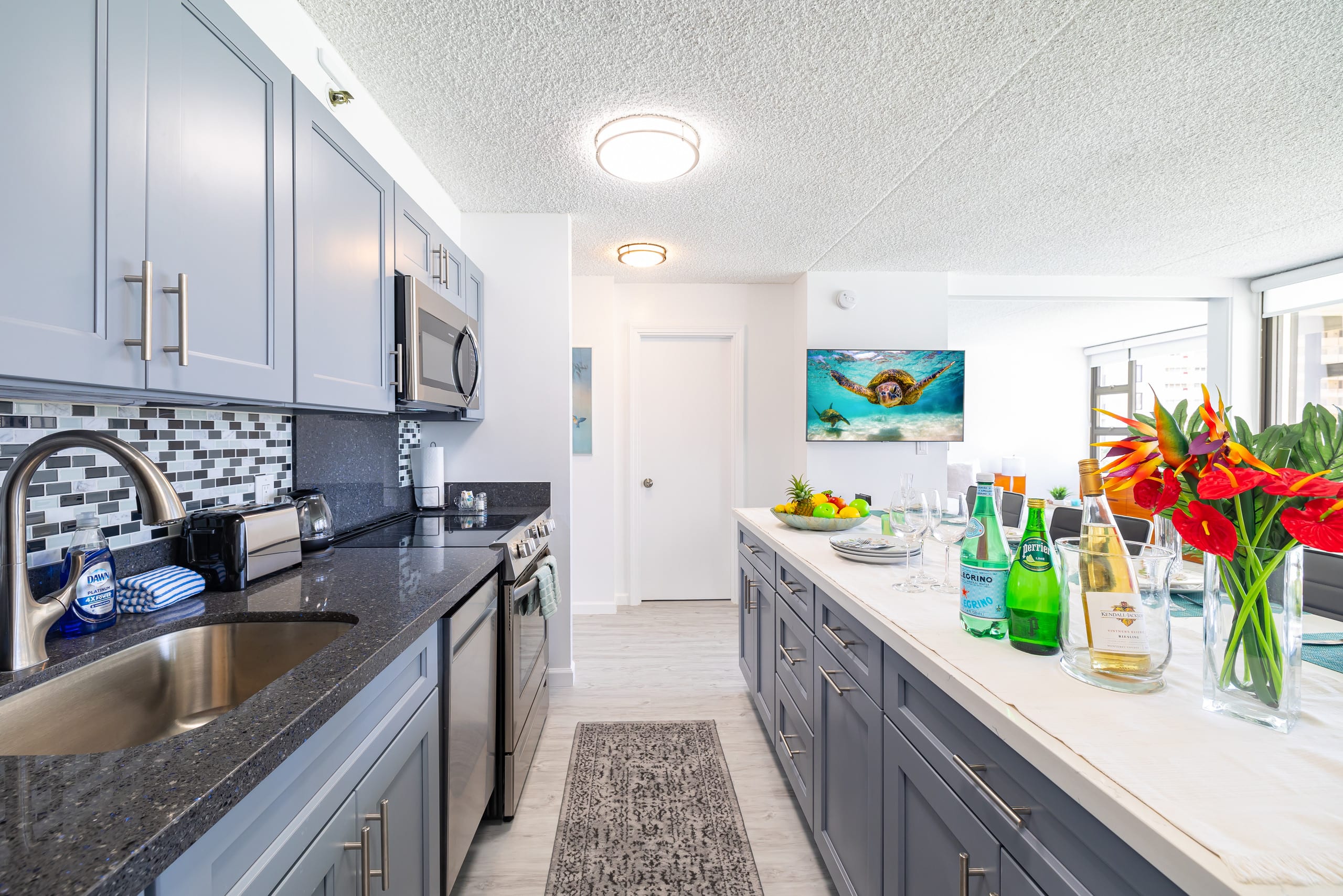 Condo in Honolulu · ★4.83 · 1 bedroom · 2 beds · 1 private bath - Image 8