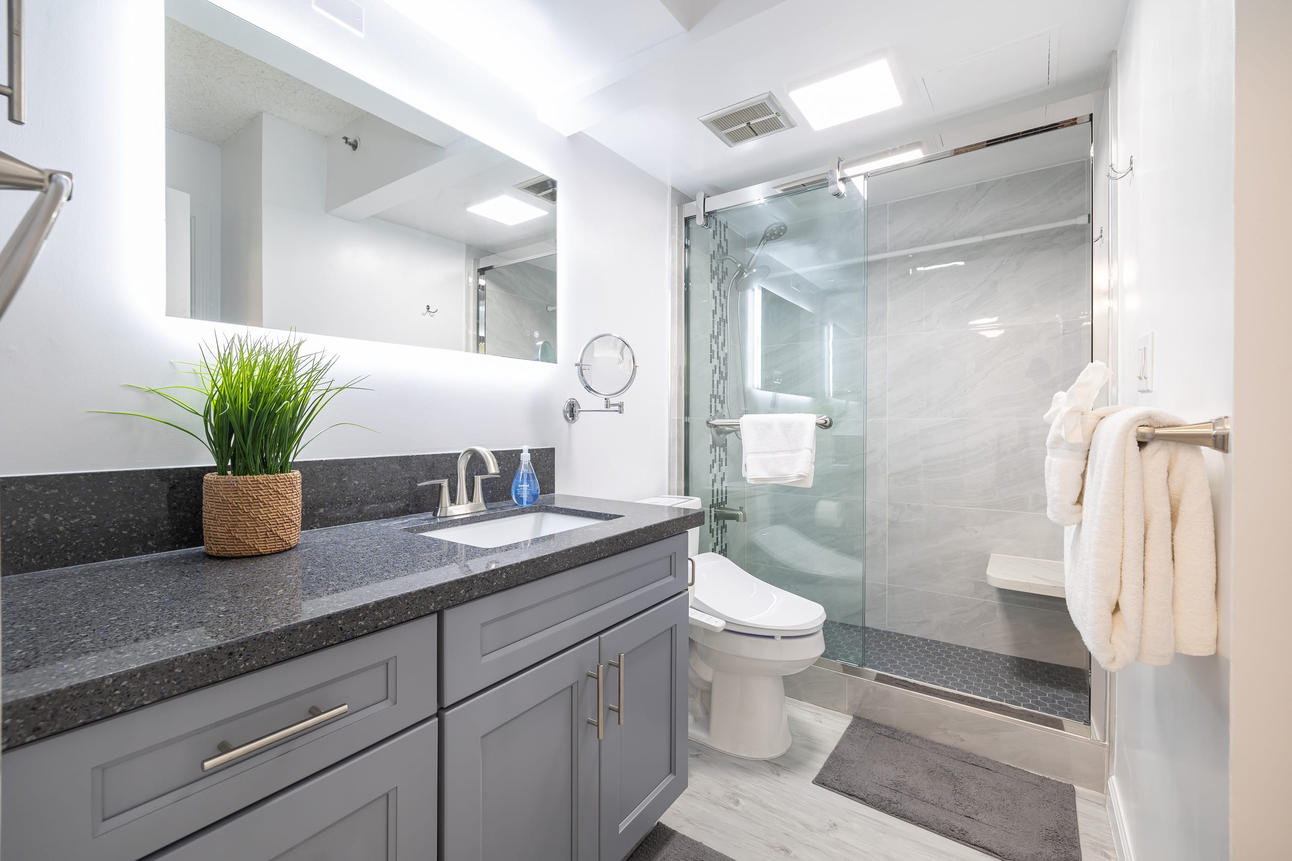 Condo in Honolulu · ★4.83 · 1 bedroom · 2 beds · 1 private bath - Image 19