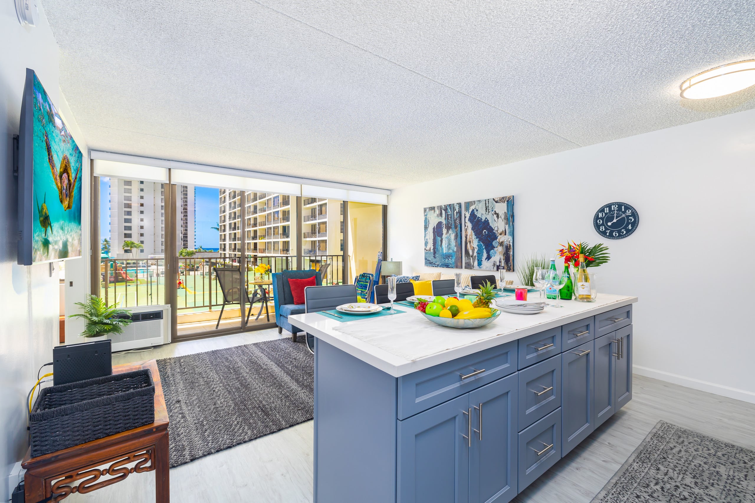 Condo in Honolulu · ★4.83 · 1 bedroom · 2 beds · 1 private bath - Image 12