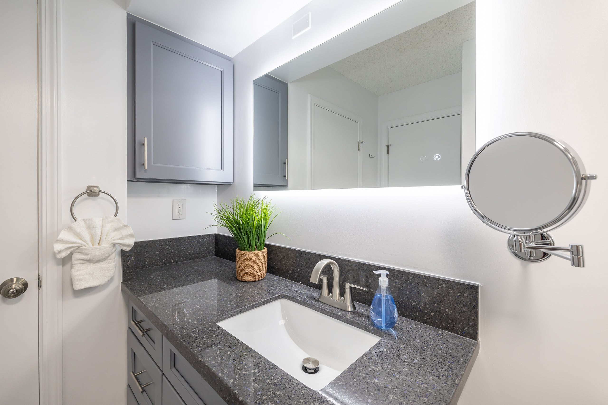 Condo in Honolulu · ★4.83 · 1 bedroom · 2 beds · 1 private bath - Image 20