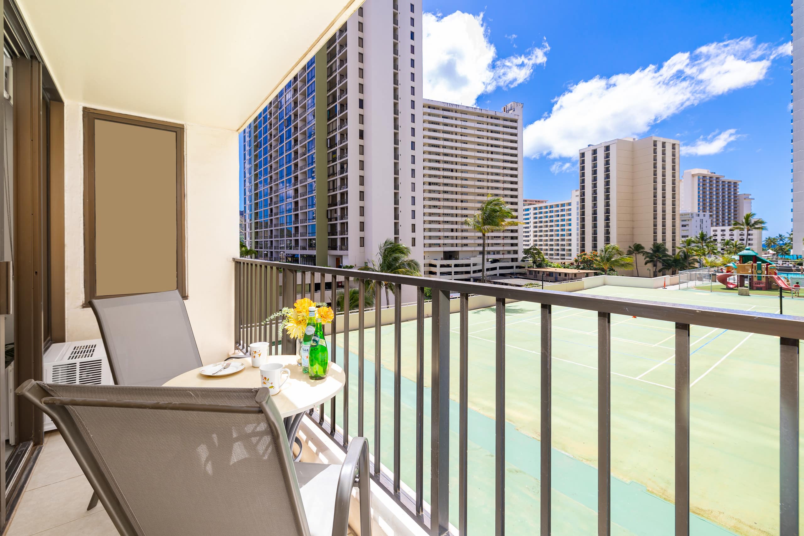 Condo in Honolulu · ★4.83 · 1 bedroom · 2 beds · 1 private bath - Image 23