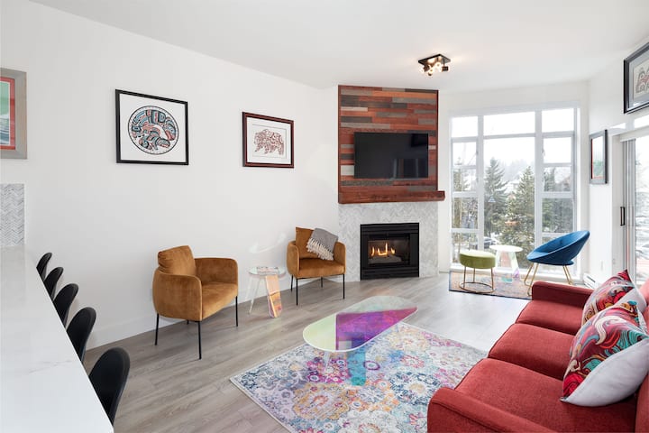 Marketplace Lodge Modern 2bdrm- With Free Parking! - Whistler