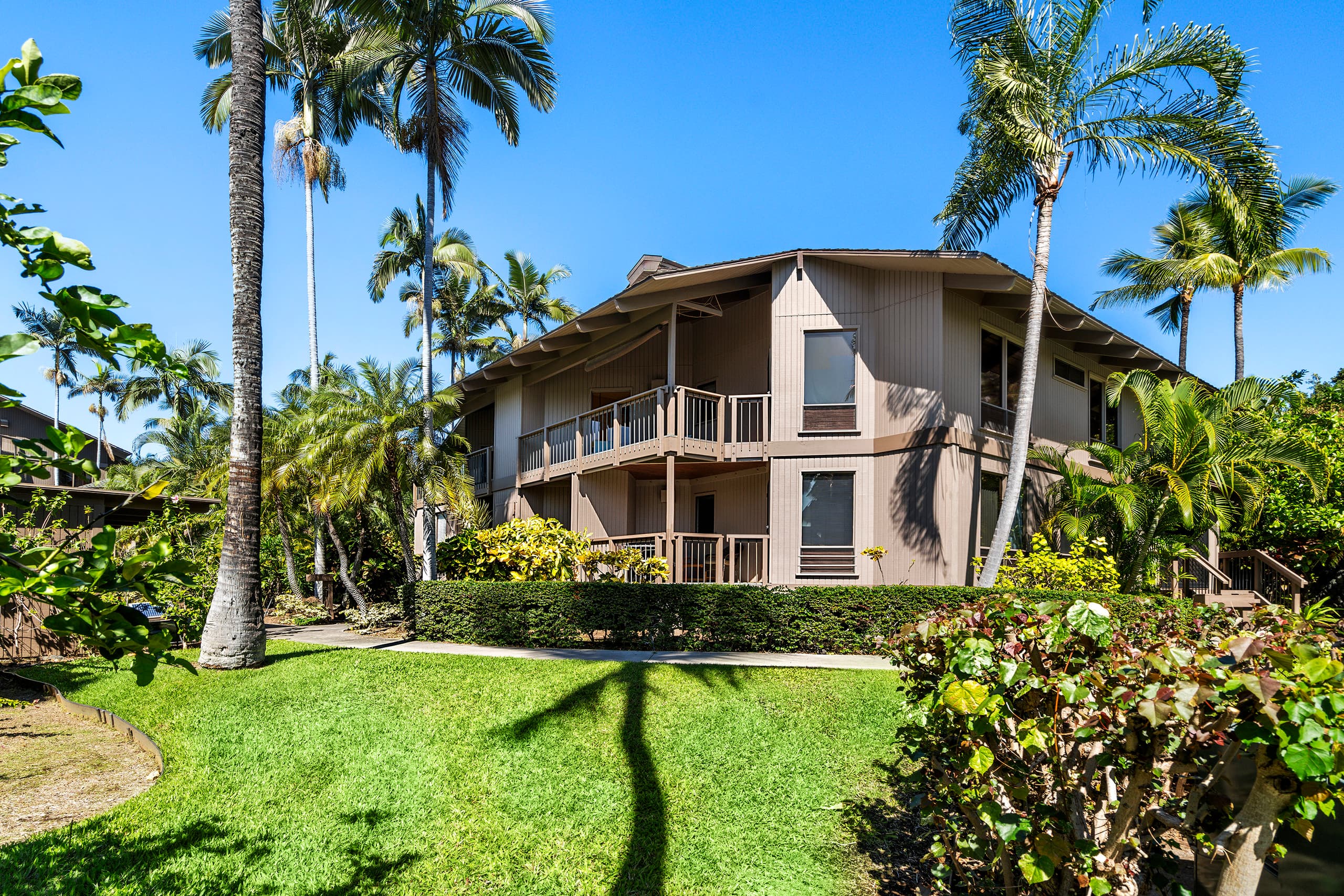 Condo in Kailua-Kona · ★4.95 · 2 bedrooms · 4 beds · 2 baths - Image 7