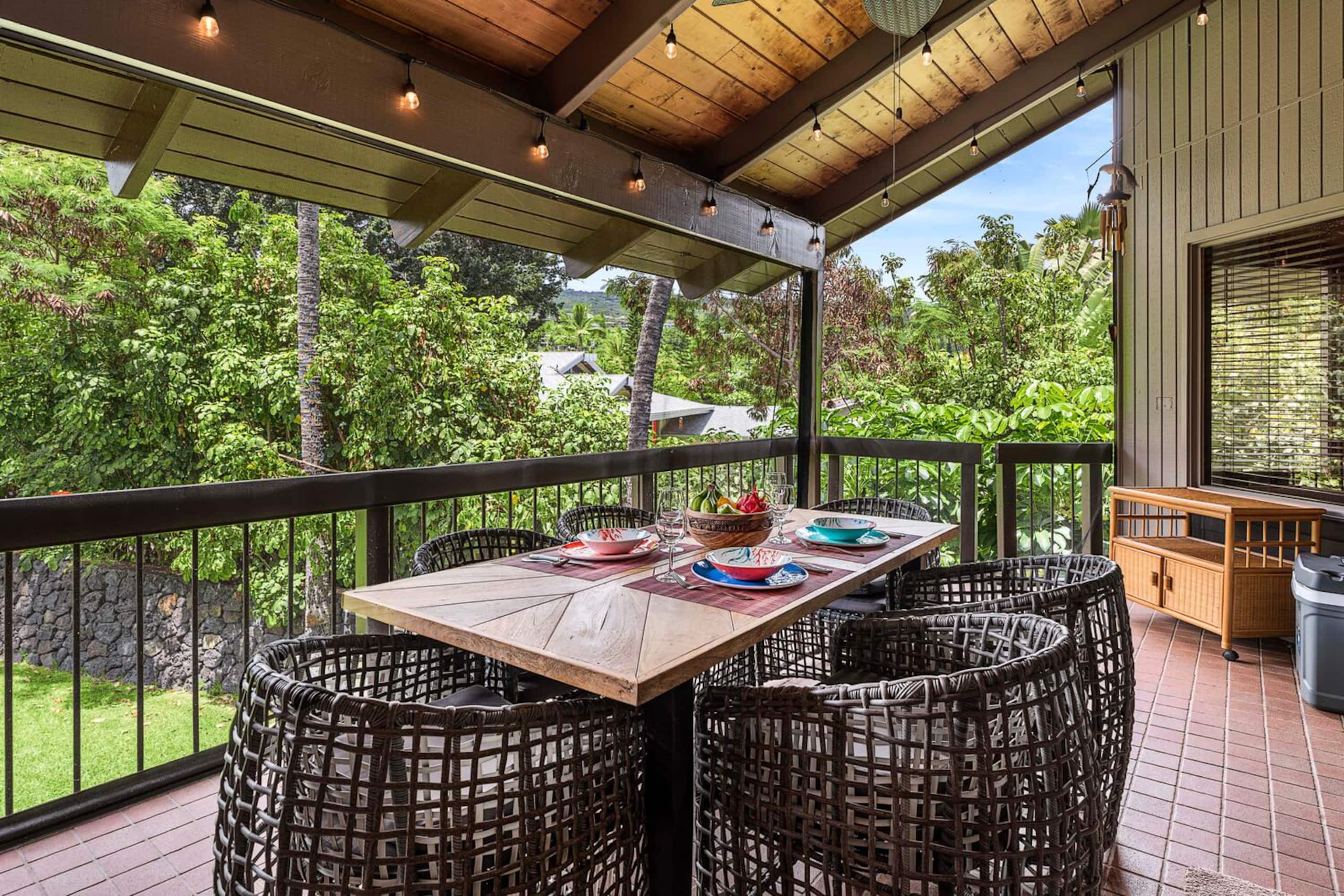 Condo in Kailua-Kona · ★4.95 · 2 bedrooms · 4 beds · 2 baths - Image 25