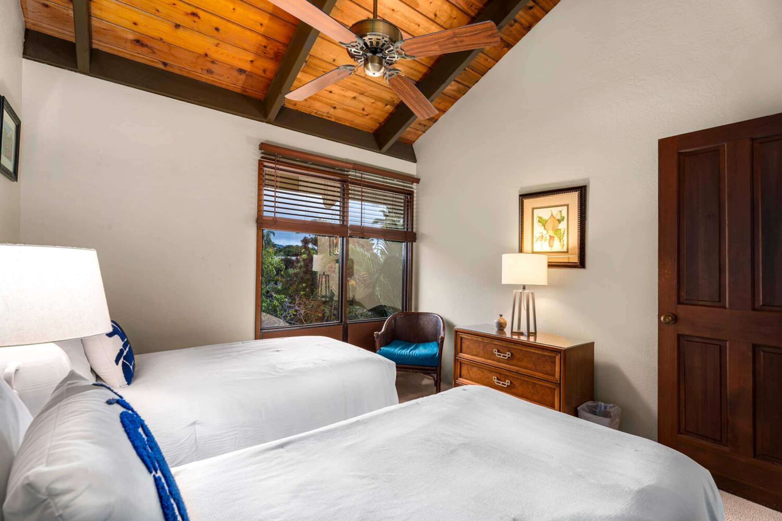 Condo in Kailua-Kona · ★4.95 · 2 bedrooms · 4 beds · 2 baths - Image 23