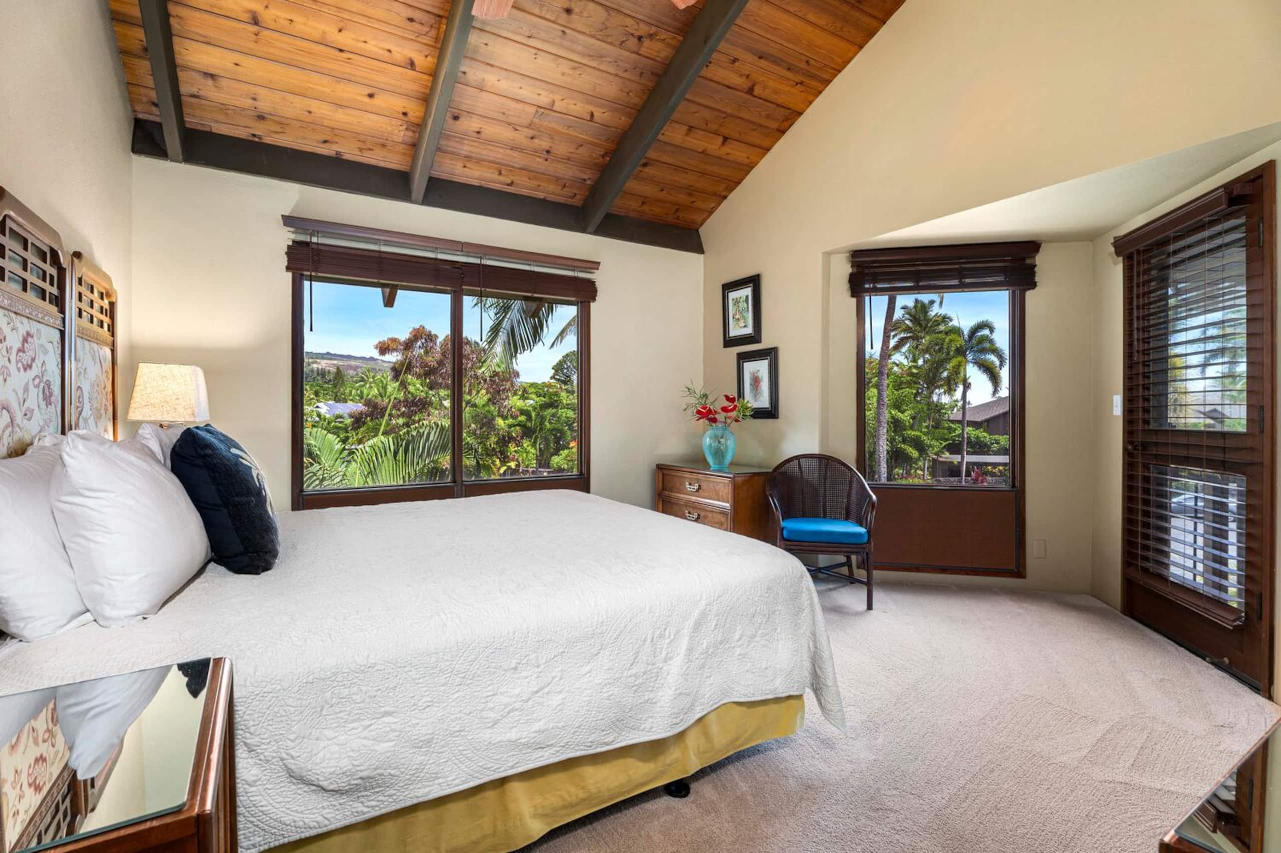 Condo in Kailua-Kona · ★4.95 · 2 bedrooms · 4 beds · 2 baths - Image 15