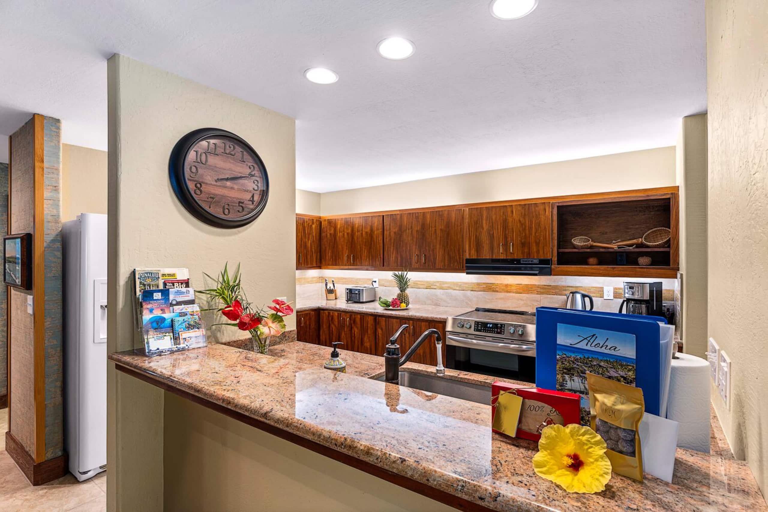 Condo in Kailua-Kona · ★4.95 · 2 bedrooms · 4 beds · 2 baths - Image 11