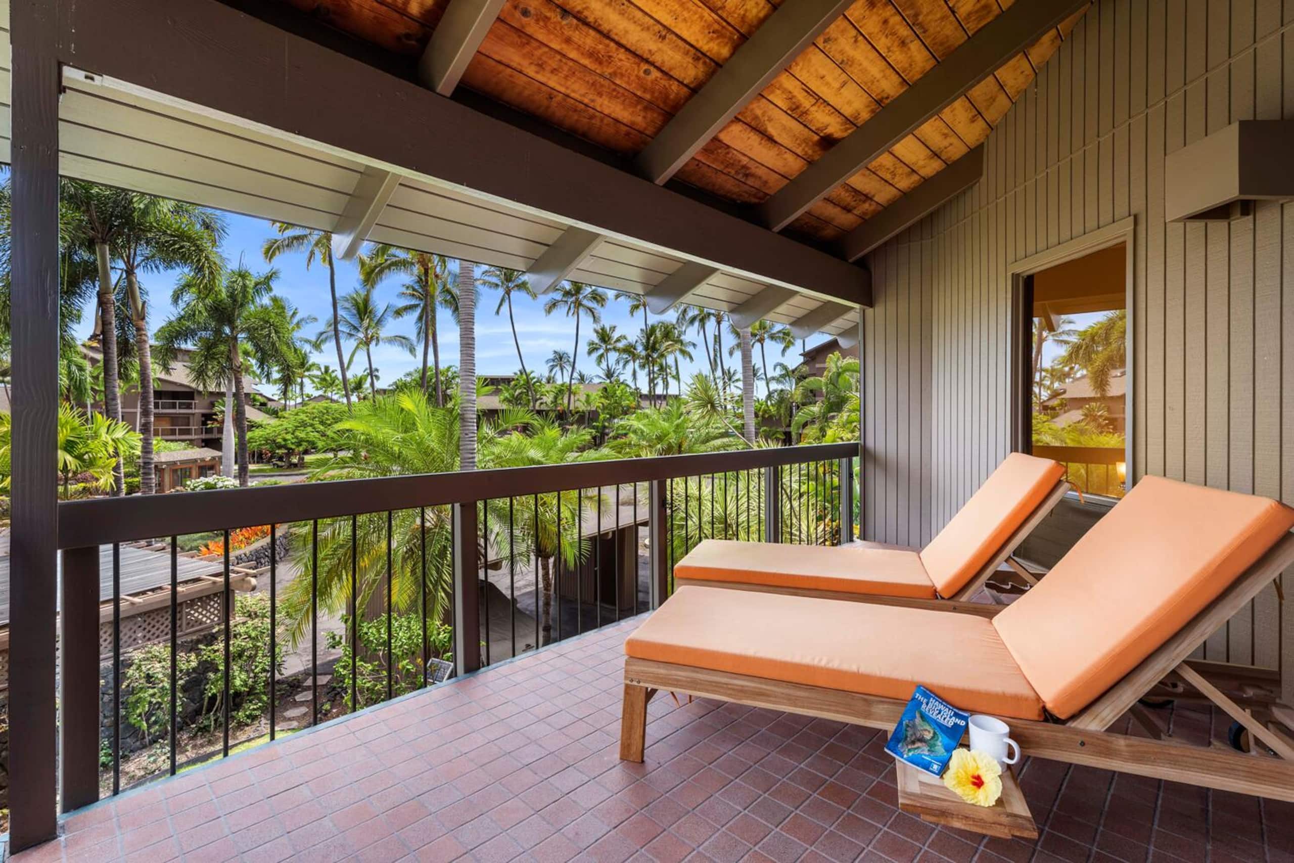 Condo in Kailua-Kona · ★4.95 · 2 bedrooms · 4 beds · 2 baths - Image 17