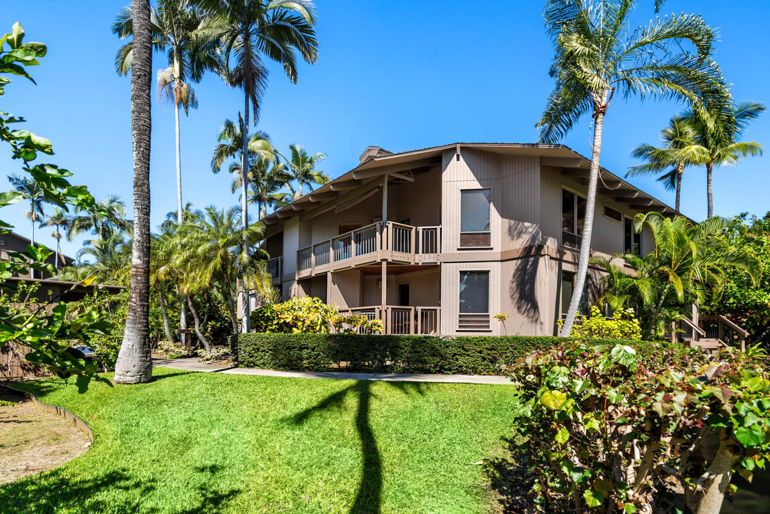 Condo in Kailua-Kona · ★4.95 · 2 bedrooms · 4 beds · 2 baths - Image 49