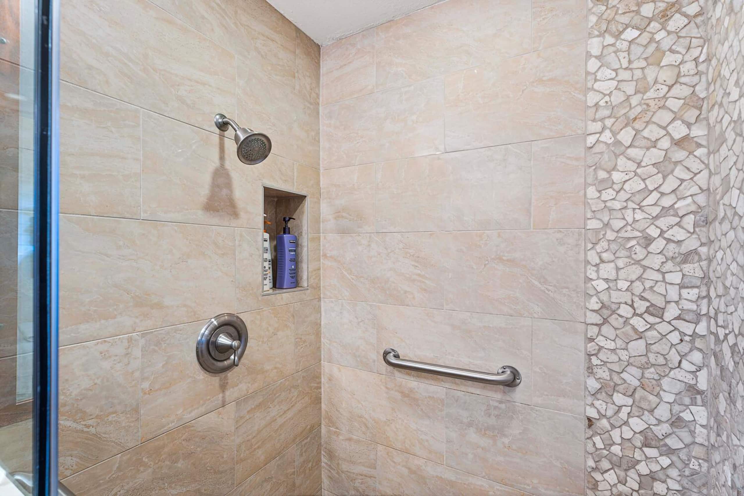 Condo in Kailua-Kona · ★4.95 · 2 bedrooms · 4 beds · 2 baths - Image 20