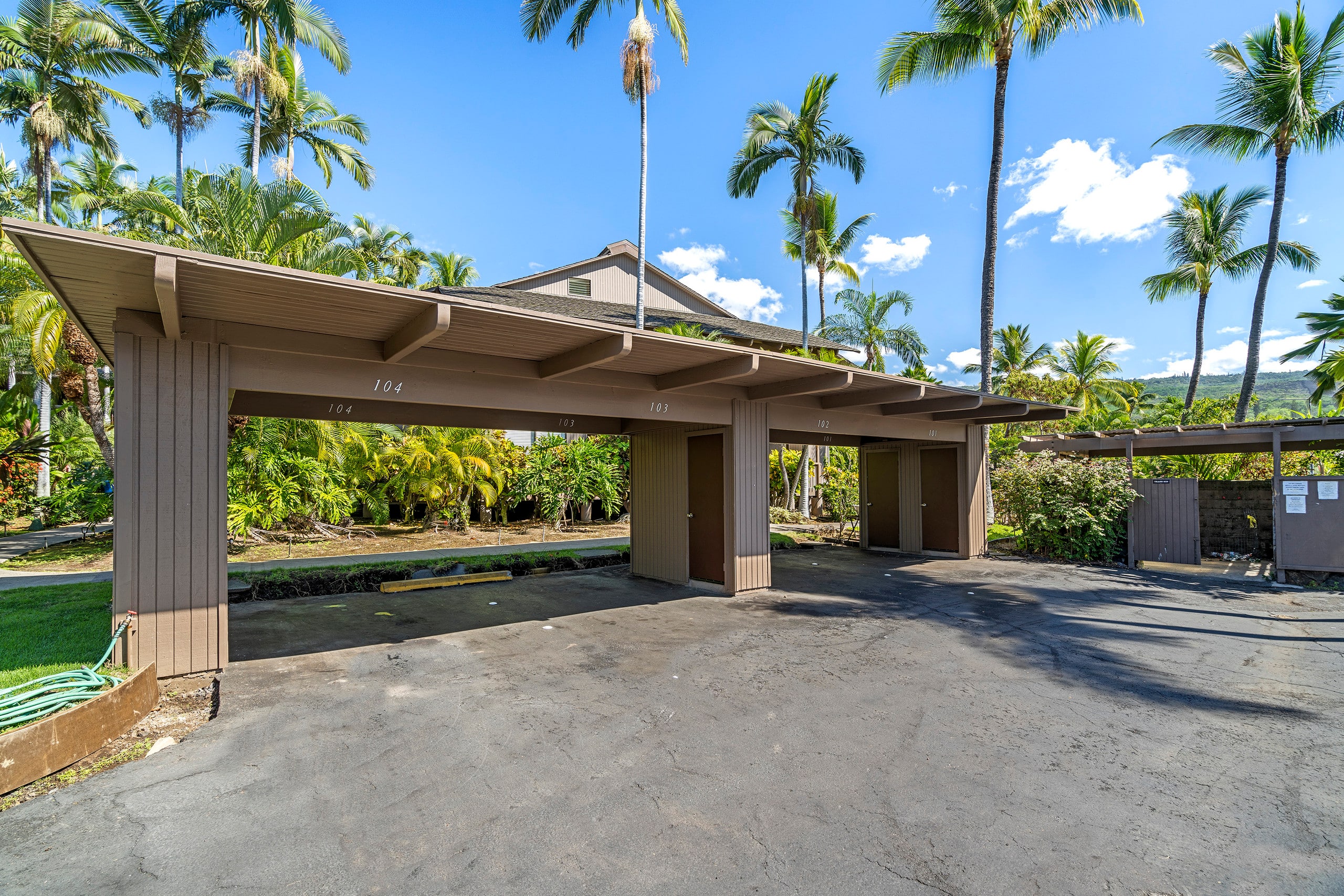 Condo in Kailua-Kona · ★4.95 · 2 bedrooms · 4 beds · 2 baths - Image 30