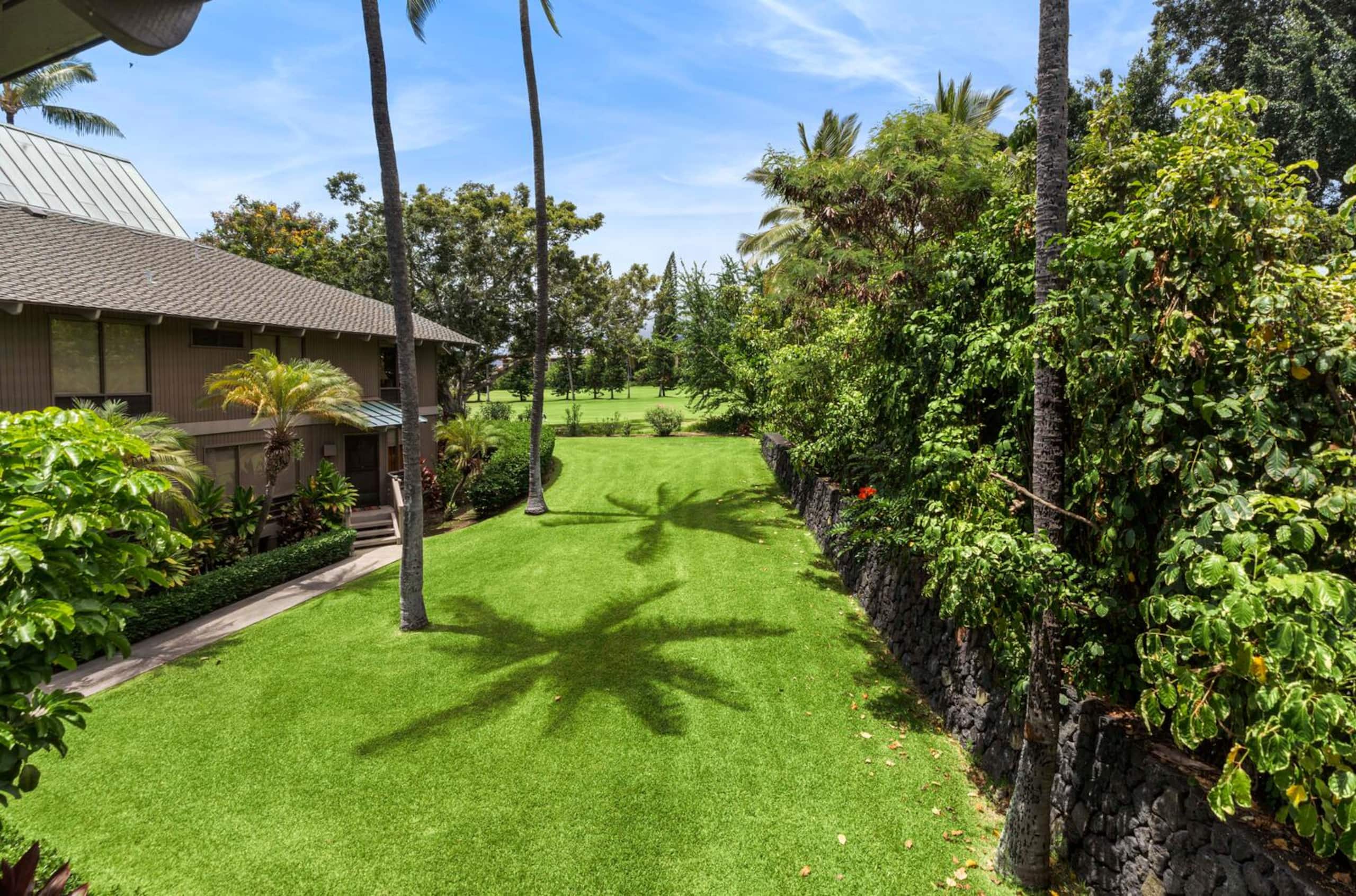 Condo in Kailua-Kona · ★4.95 · 2 bedrooms · 4 beds · 2 baths - Image 46