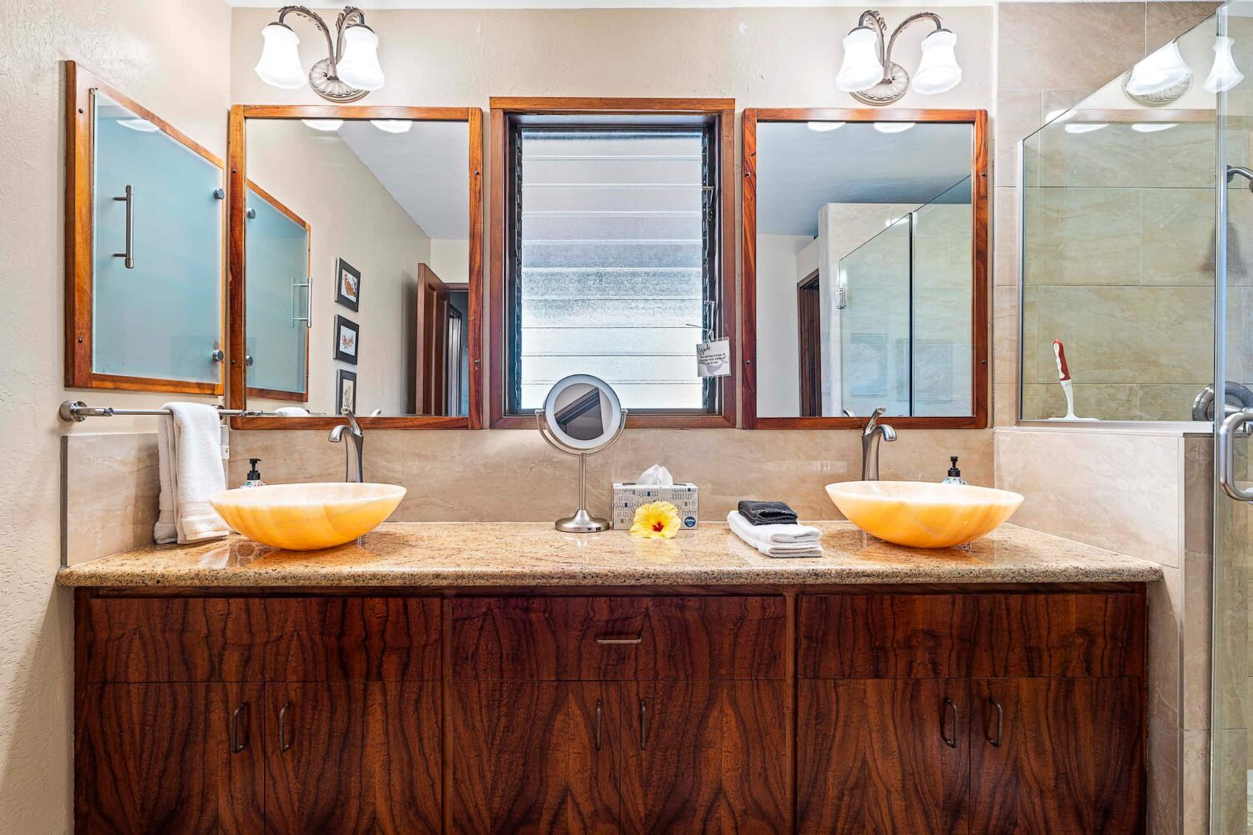 Condo in Kailua-Kona · ★4.95 · 2 bedrooms · 4 beds · 2 baths - Image 18