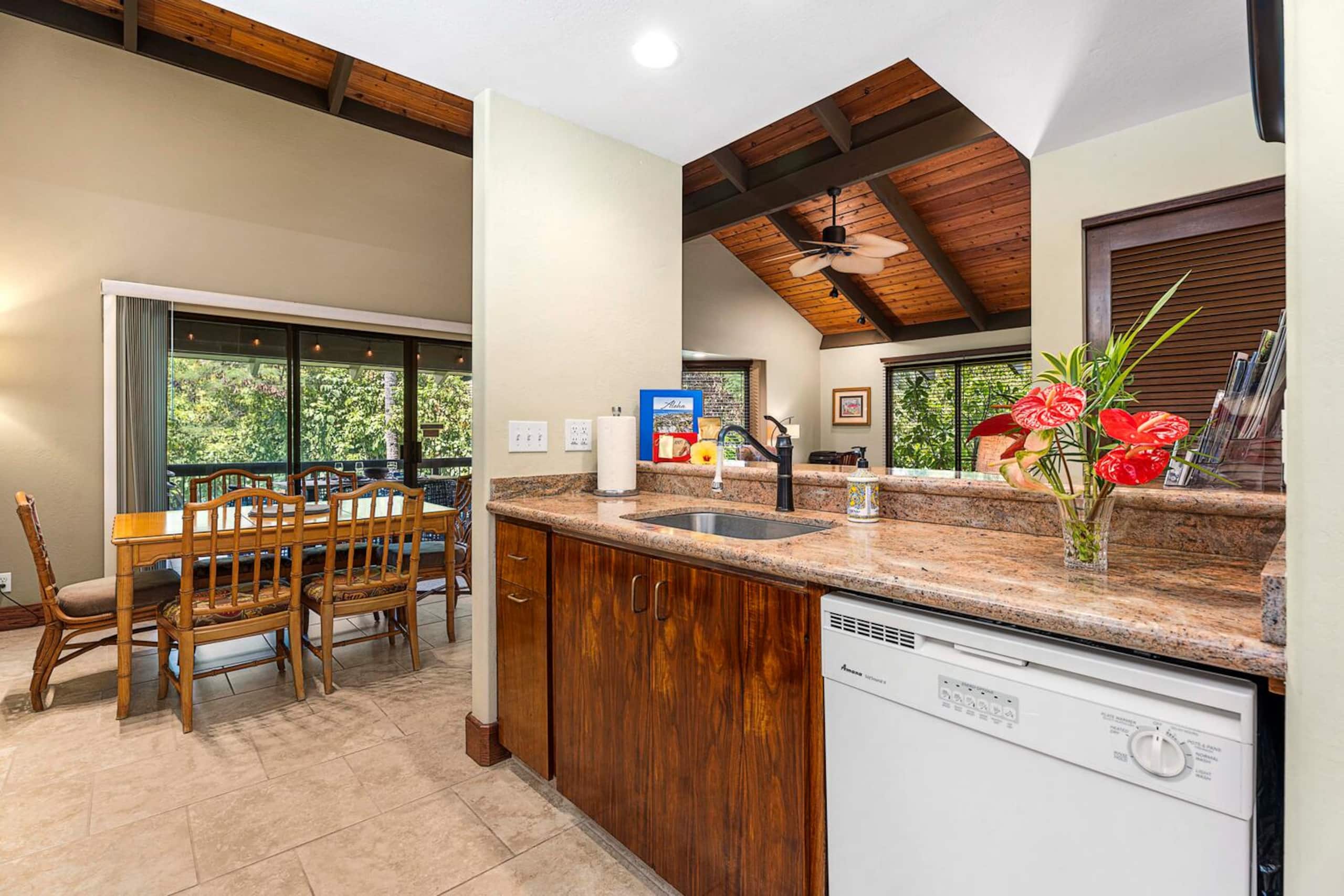 Condo in Kailua-Kona · ★4.95 · 2 bedrooms · 4 beds · 2 baths - Image 9