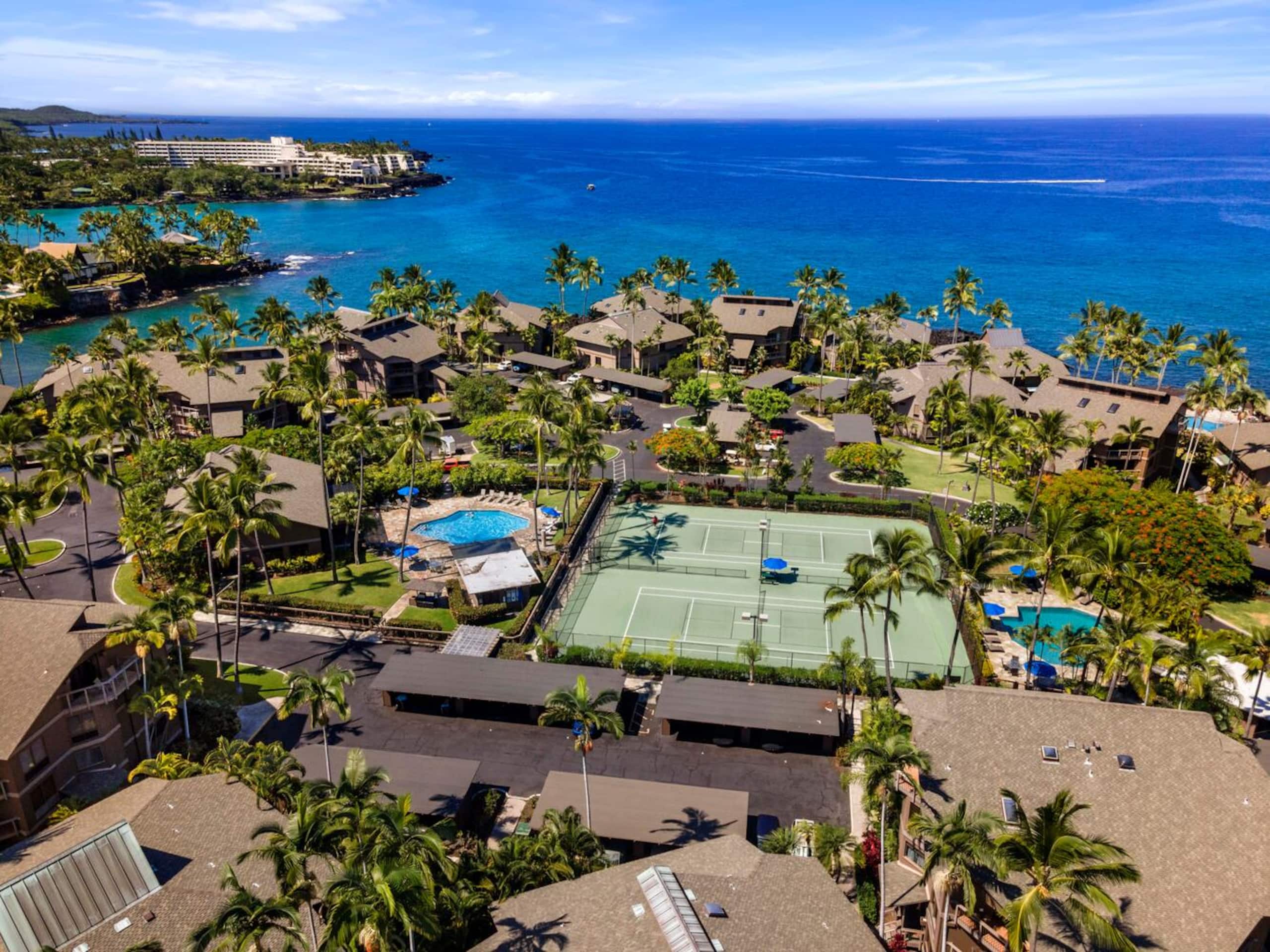 Condo in Kailua-Kona · ★4.95 · 2 bedrooms · 4 beds · 2 baths - Image 42