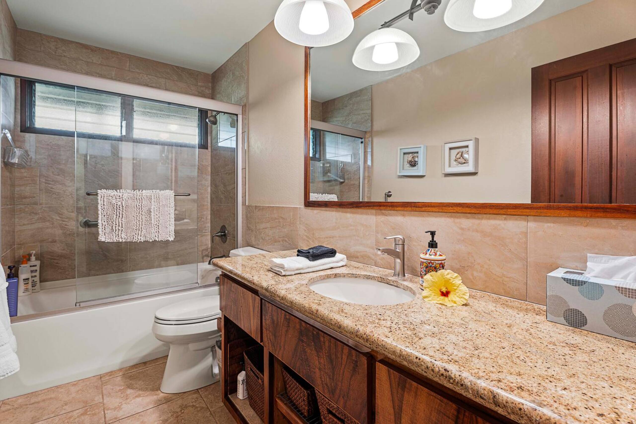 Condo in Kailua-Kona · ★4.95 · 2 bedrooms · 4 beds · 2 baths - Image 24
