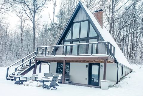 Luxury  A-frame with a view and hot tub