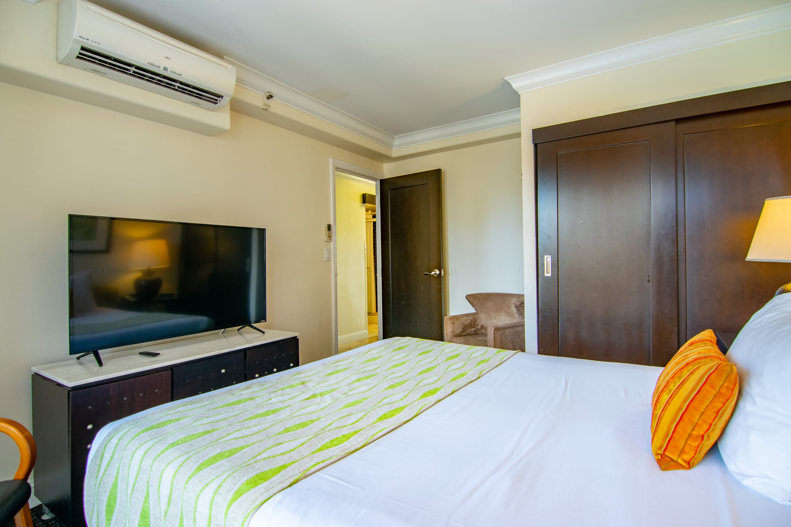 Regency Waikiki Prt Ocn Vw Never end summer deal! - Image 7