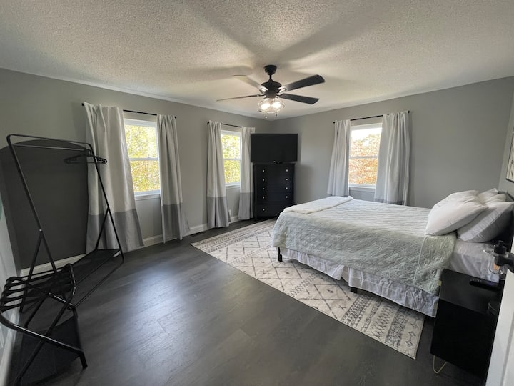 Ზედა საძინებელი #1 152 × 203 სმ ზომის საწოლით