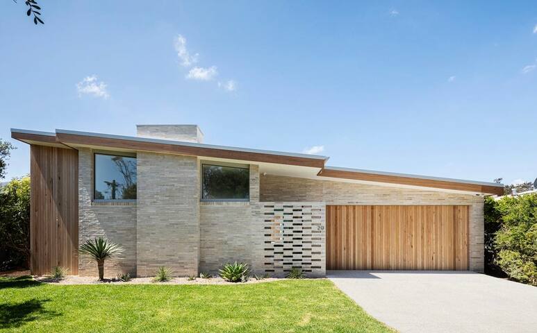 Luxury 4 bed retreat with pool gallery image 2