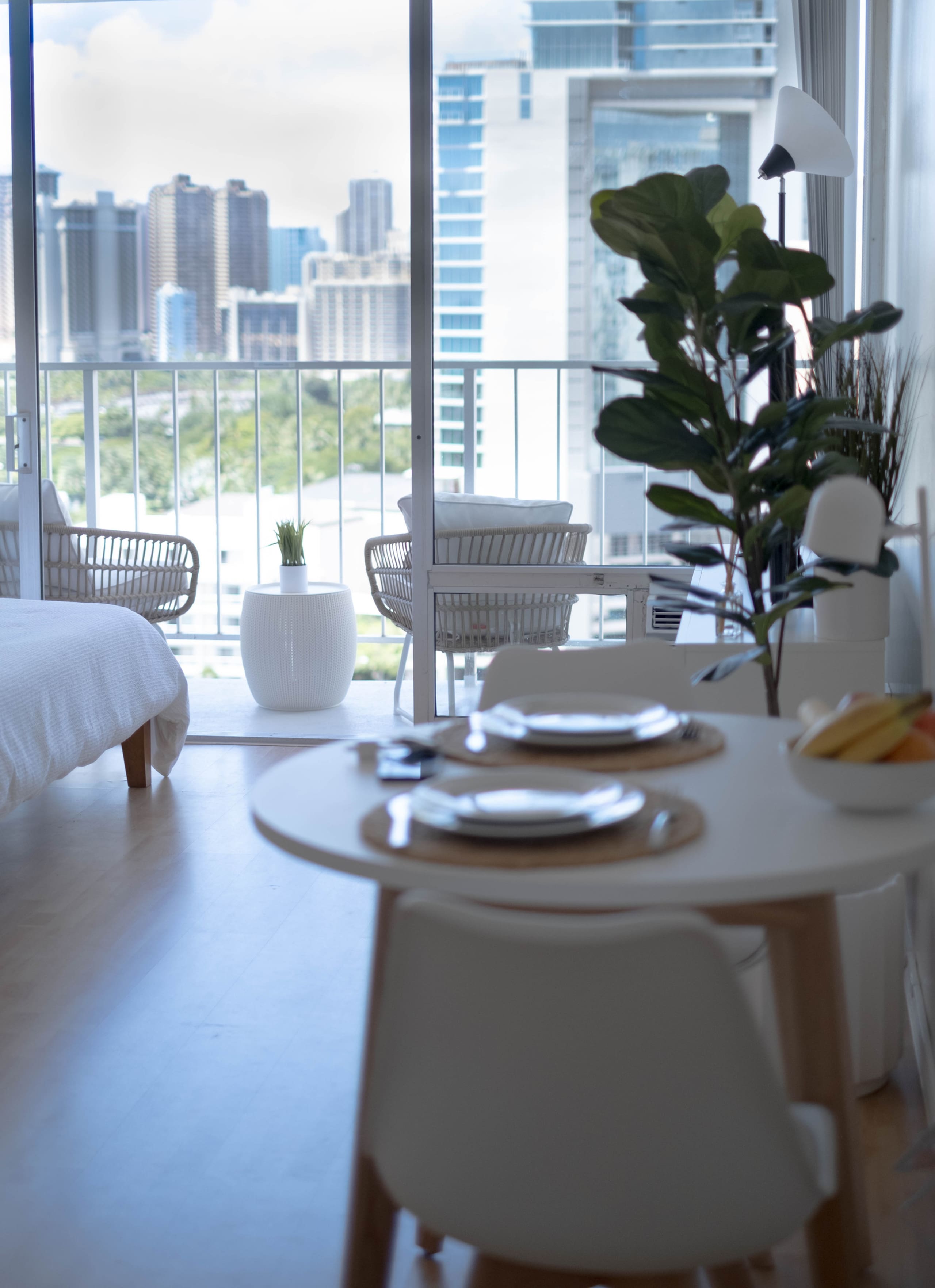Modern and Clean Studio w Parking & Ocean View - Image 7