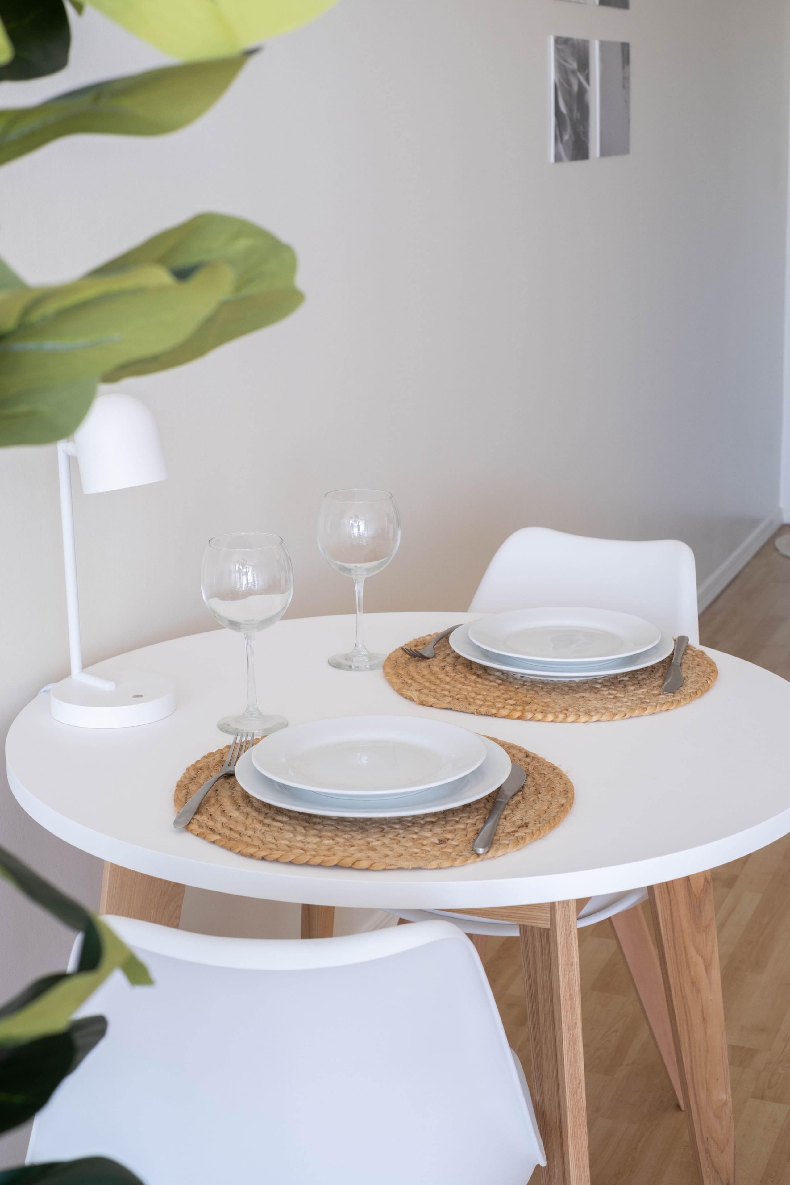 Modern and Clean Studio w Parking & Ocean View - Image 3