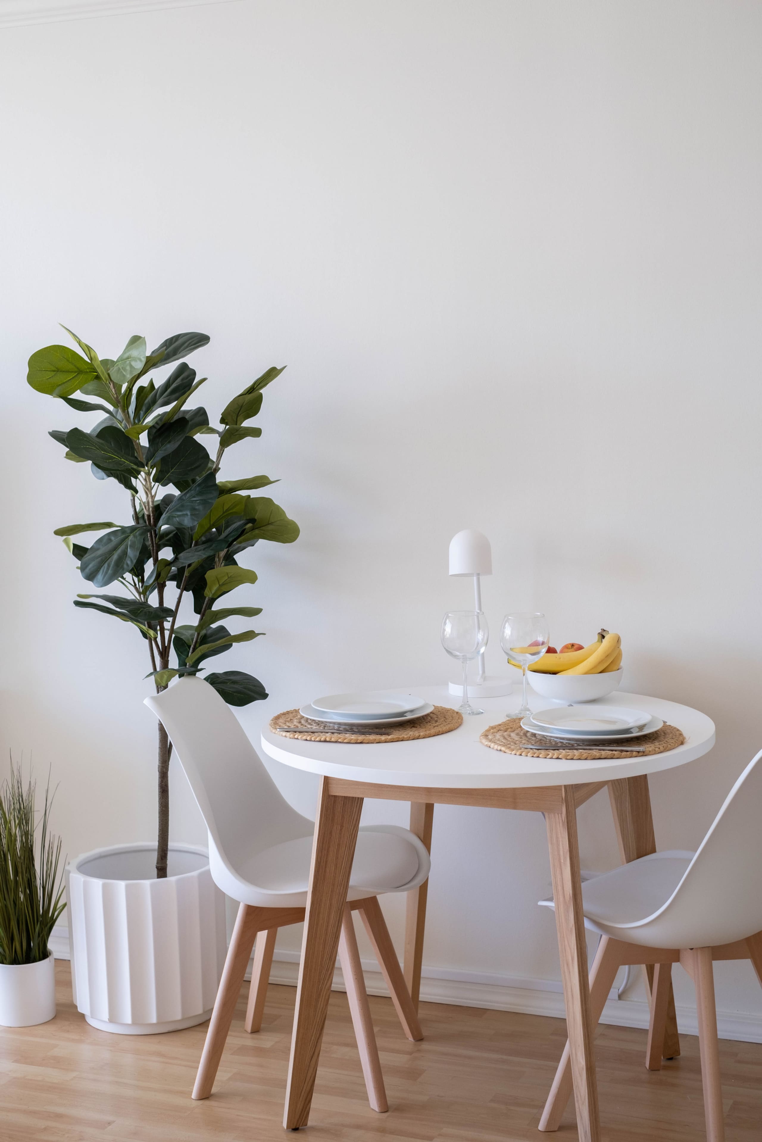 Modern and Clean Studio w Parking & Ocean View - Image 2