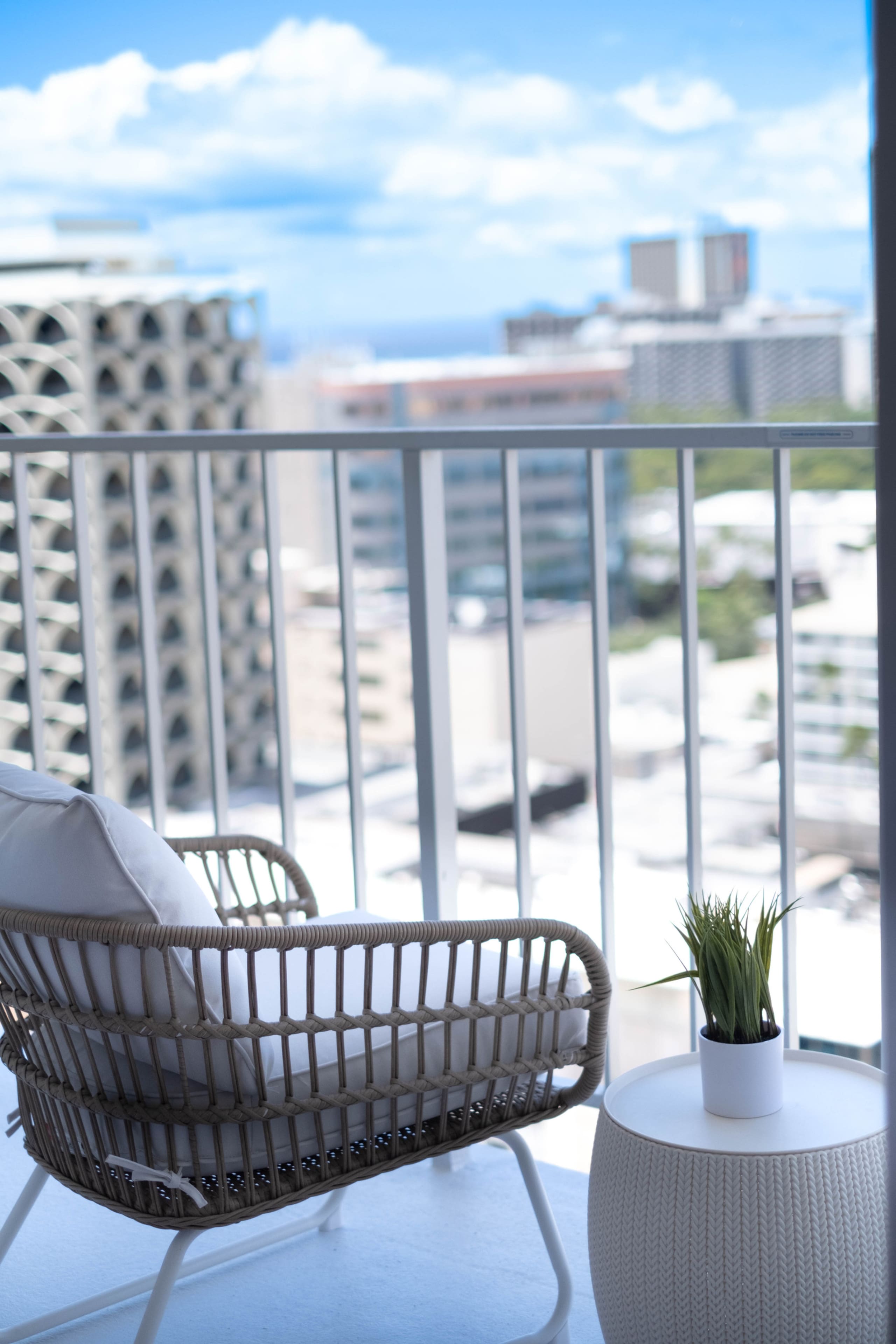 Modern and Clean Studio w Parking & Ocean View - Image 15