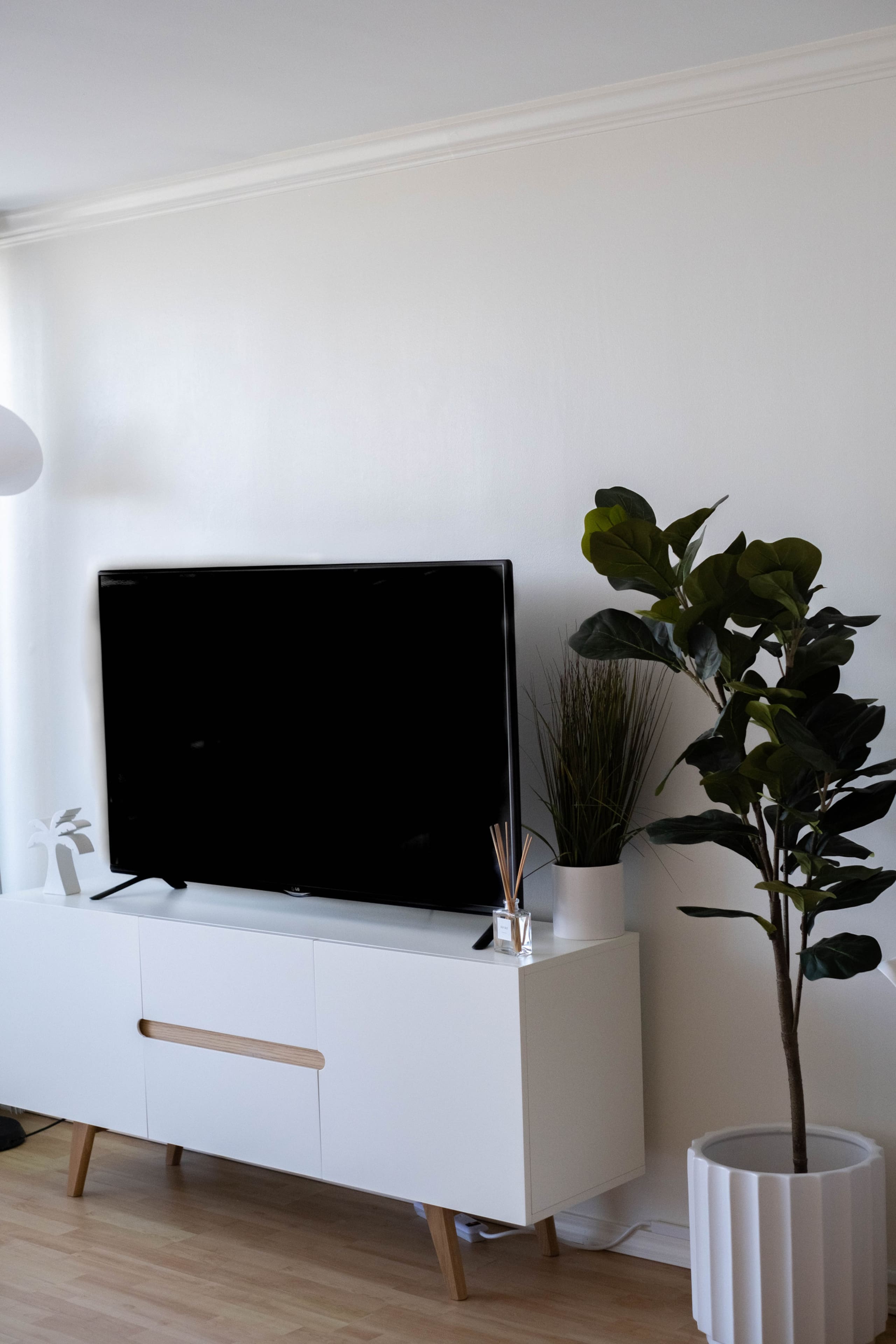 Modern and Clean Studio w Parking & Ocean View - Image 6