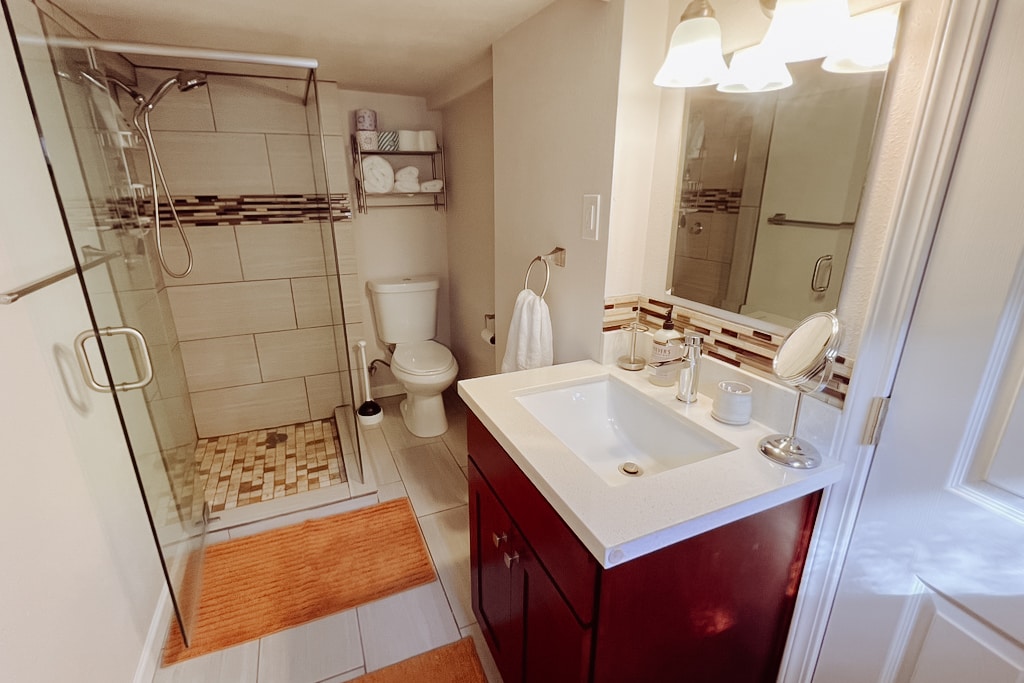 Cute West Seattle suite with remote working space