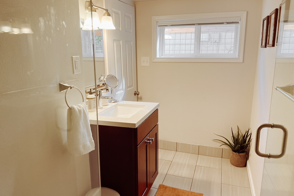 Cute West Seattle suite with remote working space