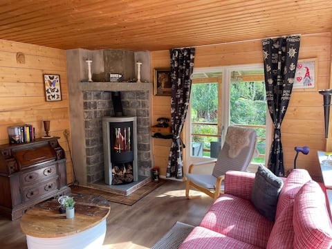 Top performing Airbnb: A cottage in the middle of the forest near Högsjö in Södermanlands