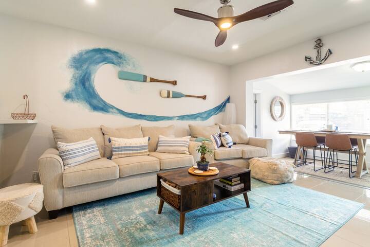 Central Nautical Themed 4 bed 2 bath Home gallery image 3