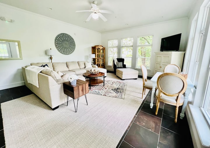 Mocking Bird Inn- Magnolia Suite - Ocean Springs, MS