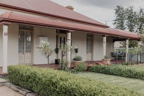 Balmoral - Historic luxe stay in heart of Inverell